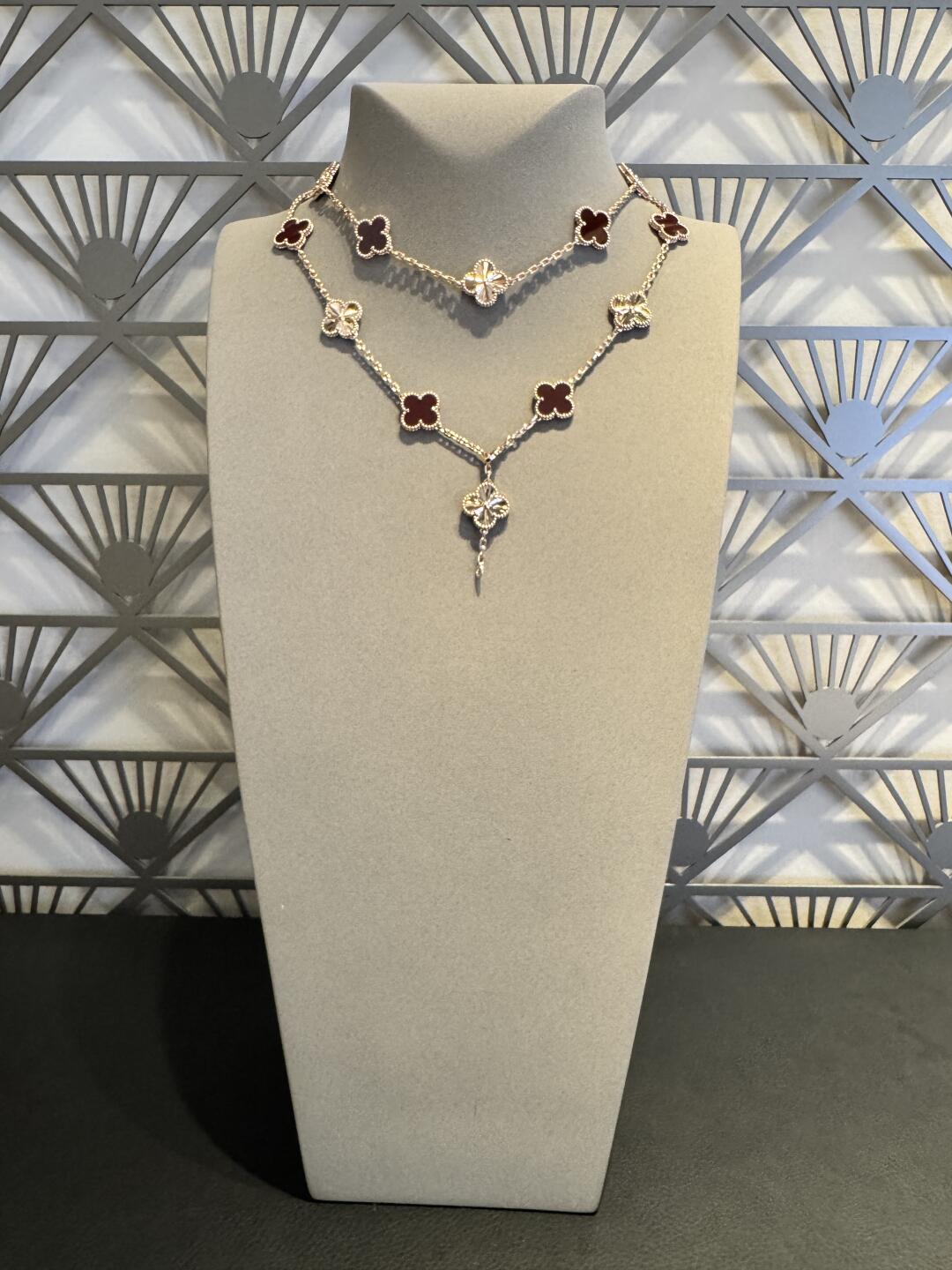 [baslovejewels]CLOVER 20 MOTIFS LASER CARNELIAN NECKLACE