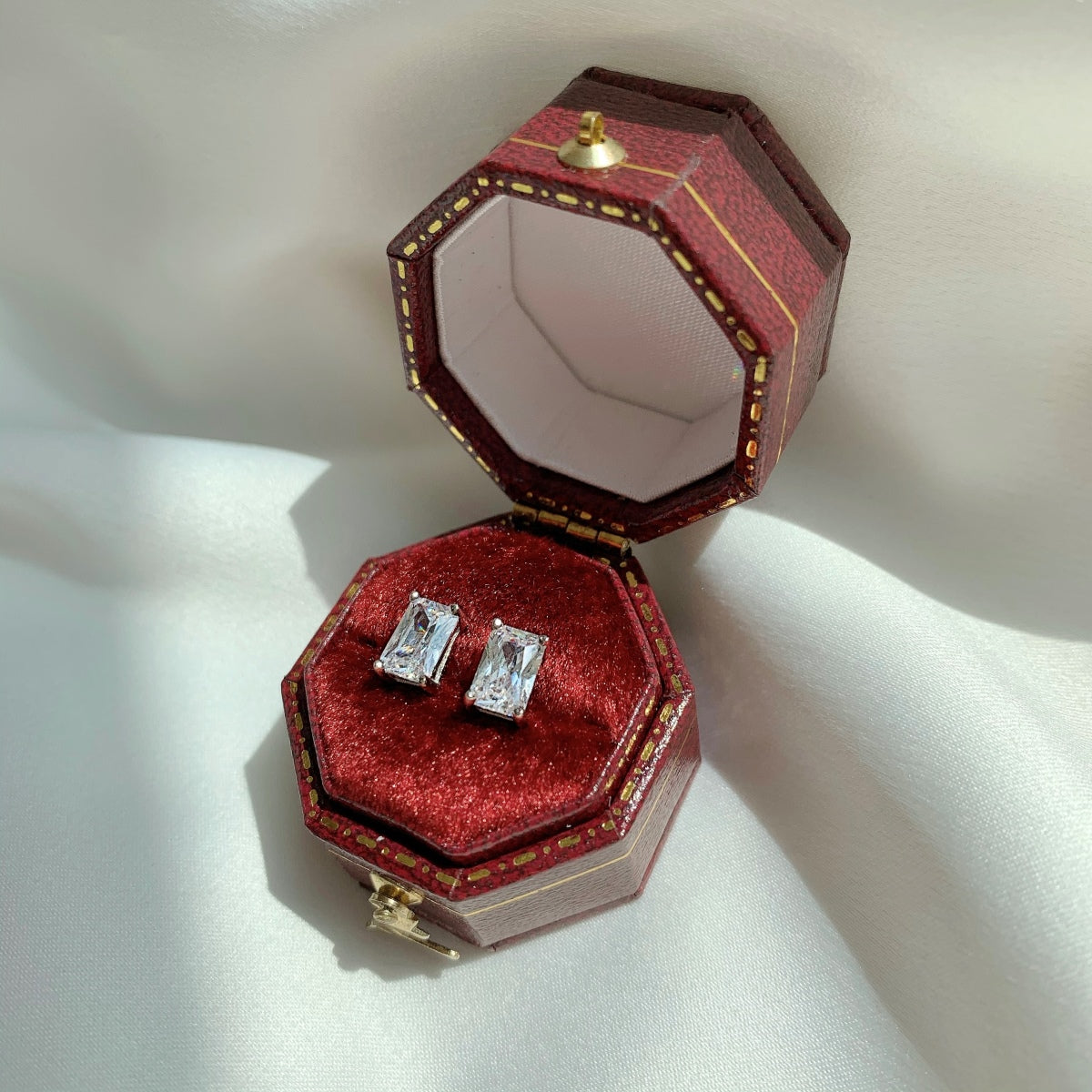 [baslovejewels]Stylish Shiny Rectangular Center Stone Stud Earrings