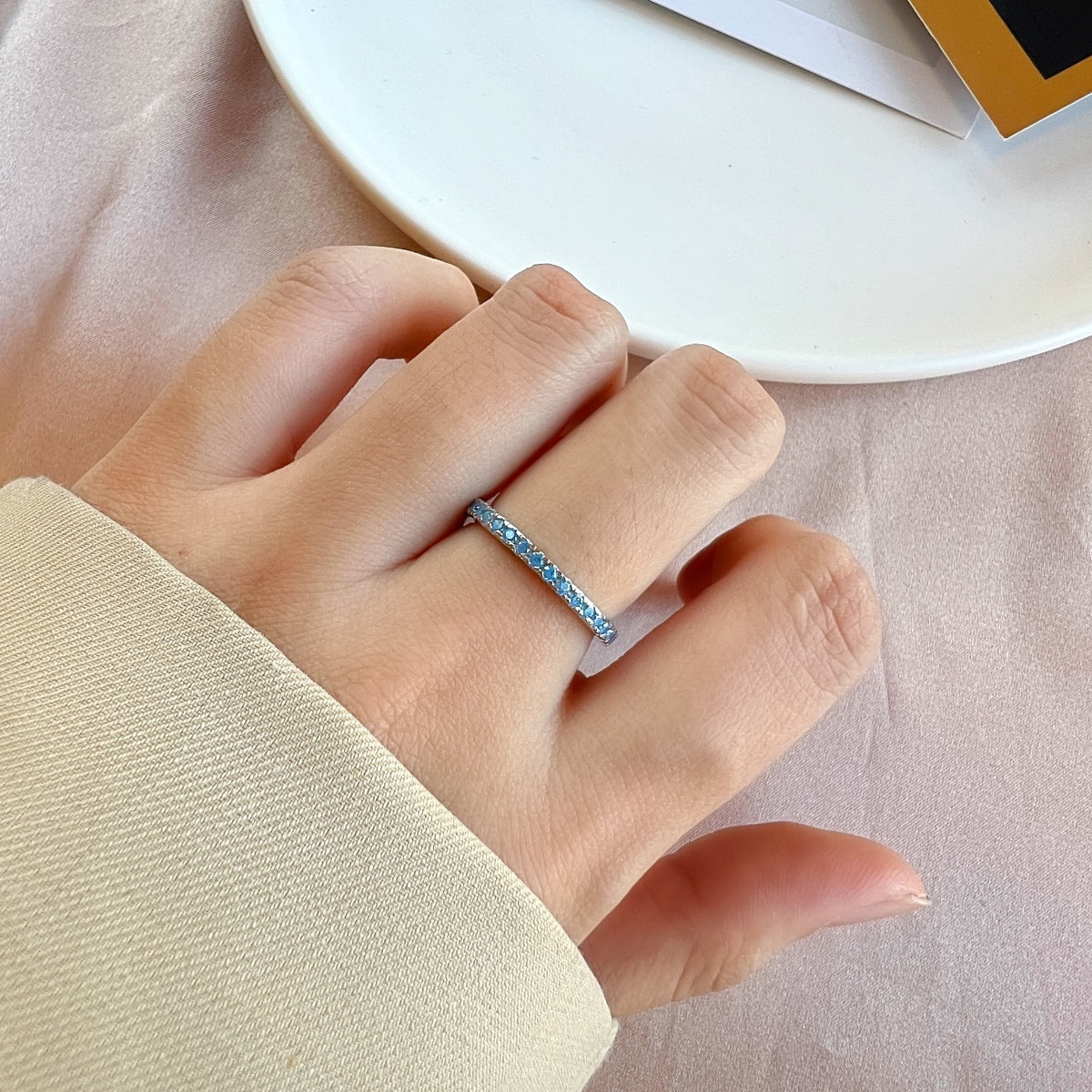 [baslovejewels]Delicate Sparkling Round Cut Daily Ring