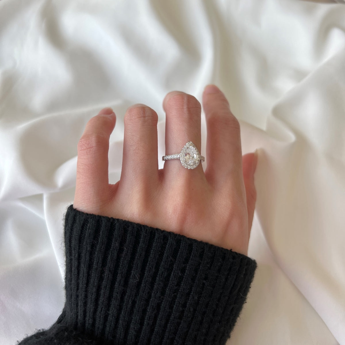 [baslovejewels]1.0 Carat Luxurious Resplendent Water Drop Shape Wedding Ring