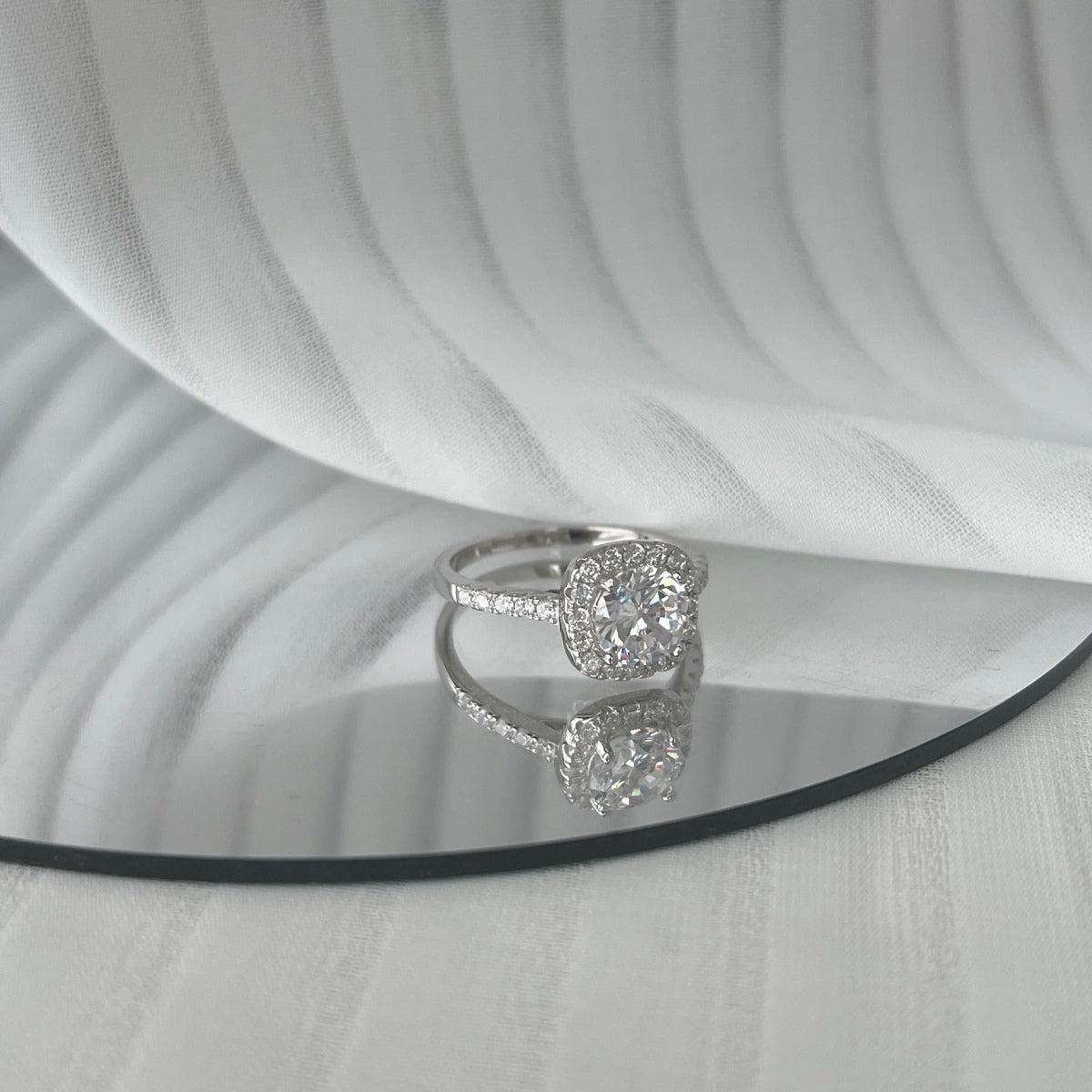 [baslovejewels]Dazzling Resplendent Round Cut Wedding Ring
