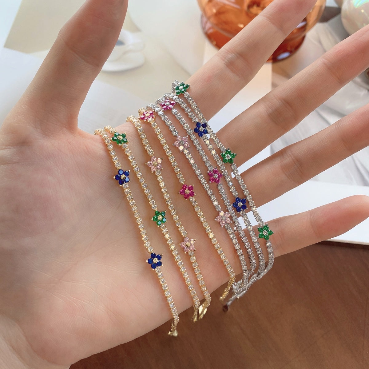 [baslovejewels]Sparkling Flower Shape Tennis Bracelet