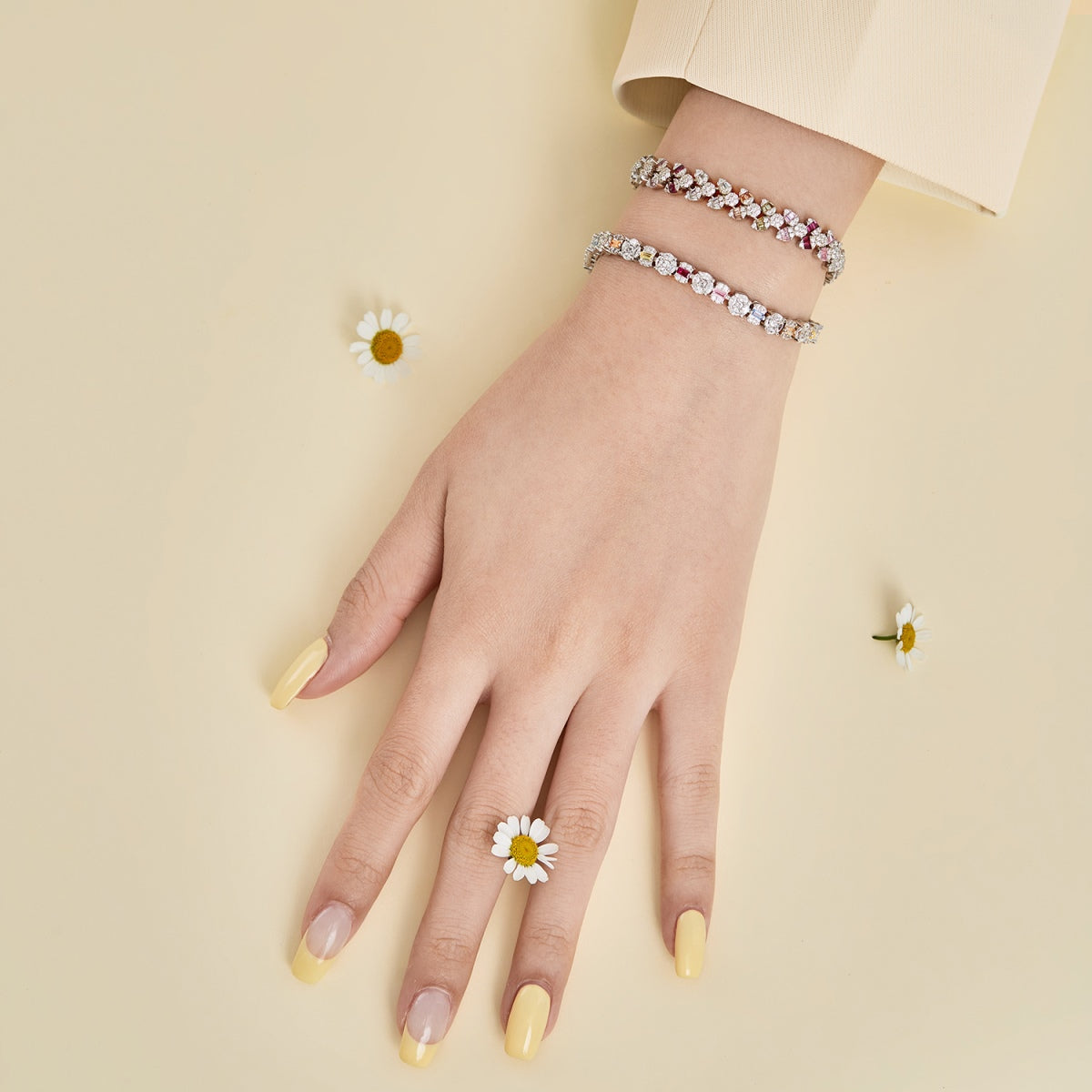 [baslovejewels]Dainty Exquisite Flower Shape Daily Bracelet