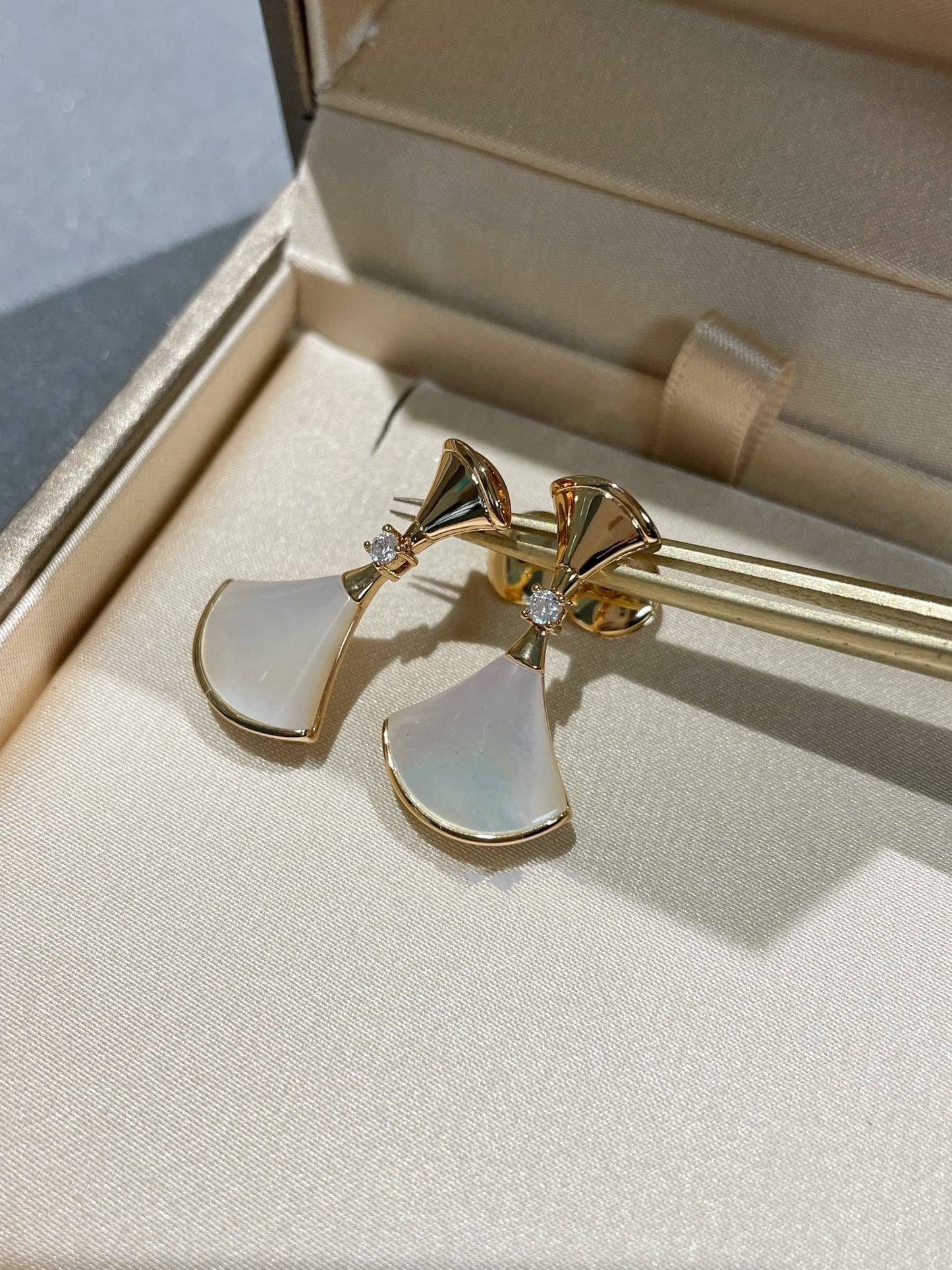 [baslovejewels]DREAM MOP 1 DIAMOND EARRINGS