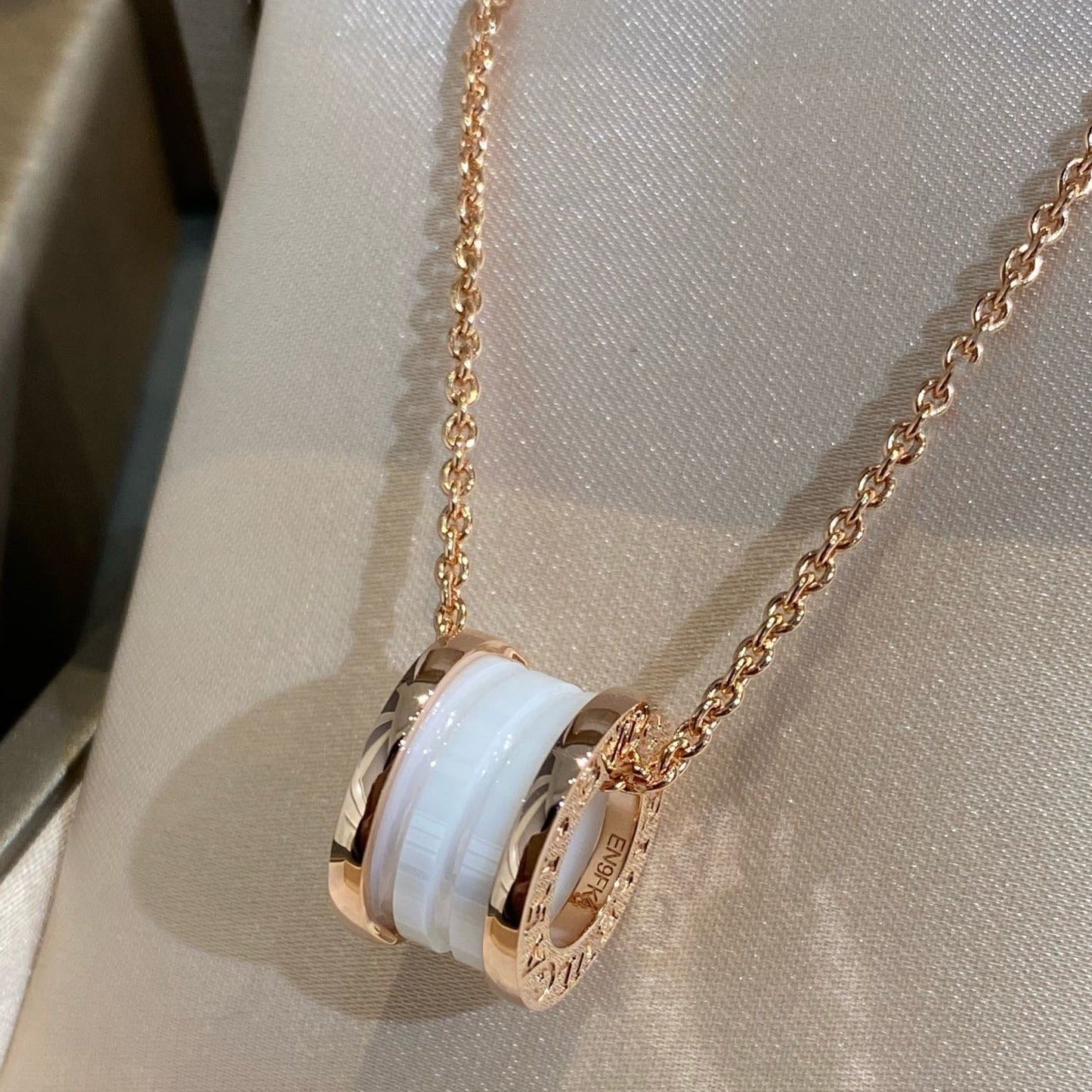 [baslovejewels]ZERO 1 WHITE CERAMIC PINK GOLD NECKLACE