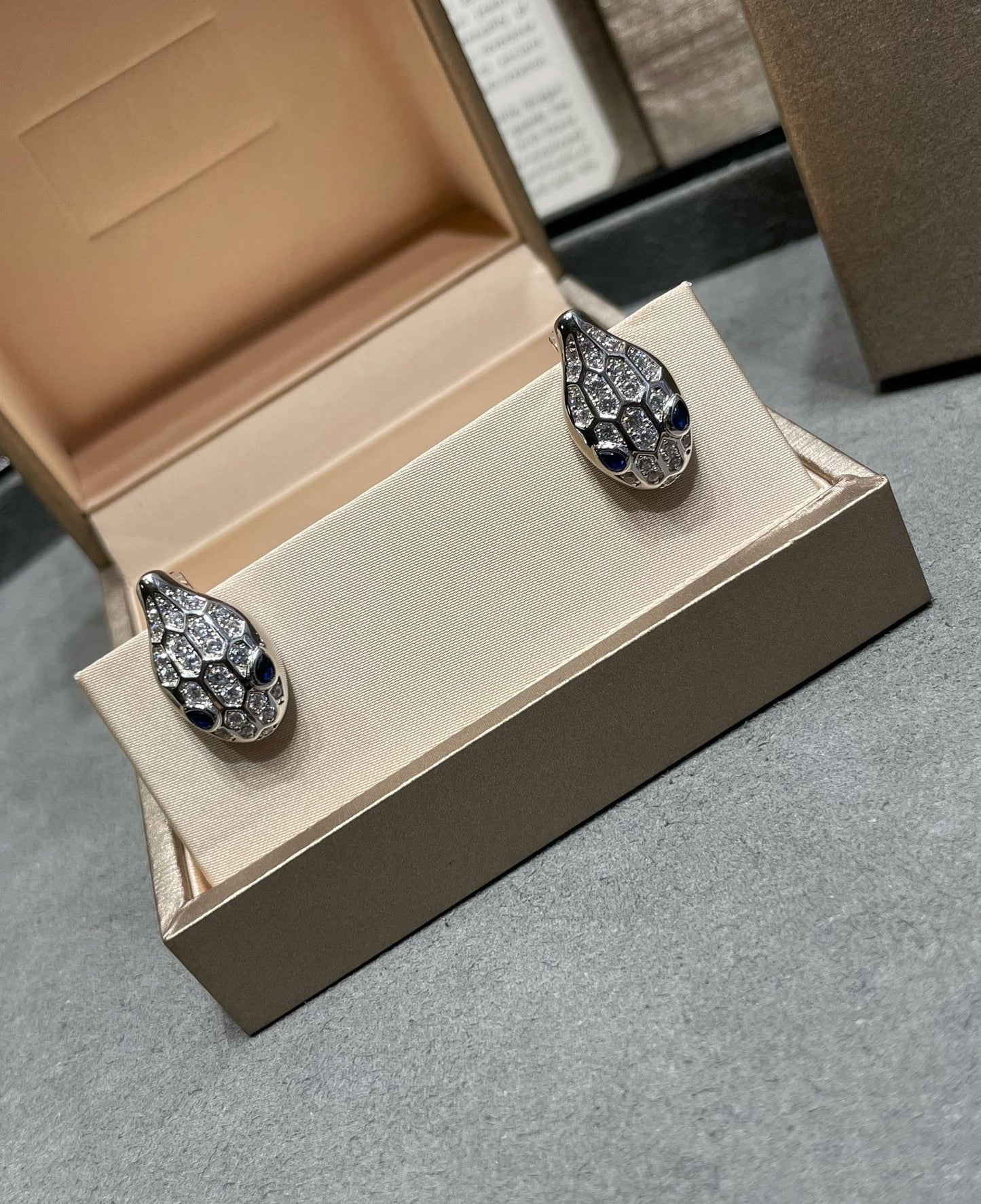 [baslovejewels]SERPENT DIAMOND STUD EARRINGS