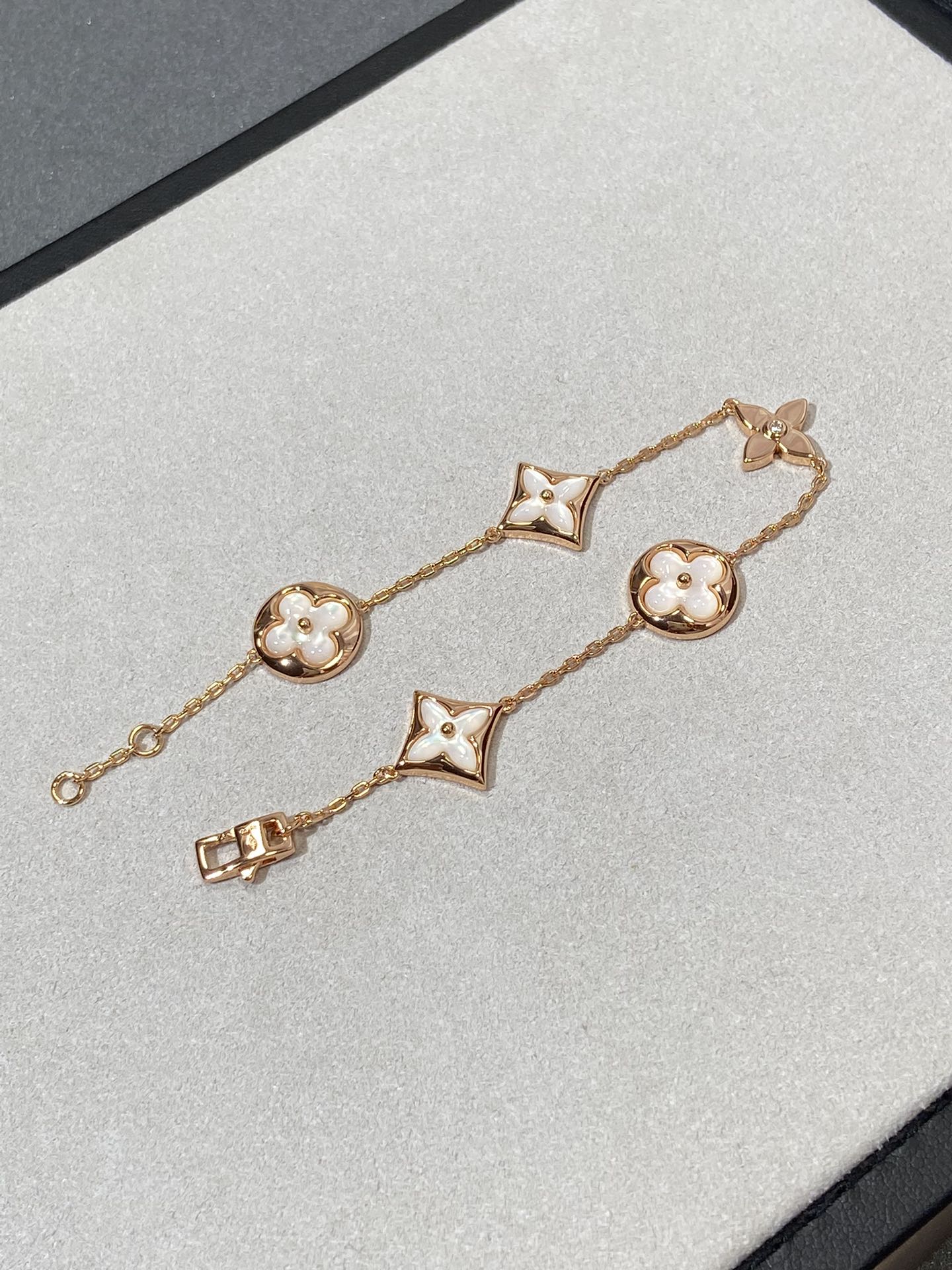 [baslovejewels]STAR AND SUN 5 MOTIF MOP PINK GOLD BRACELET
