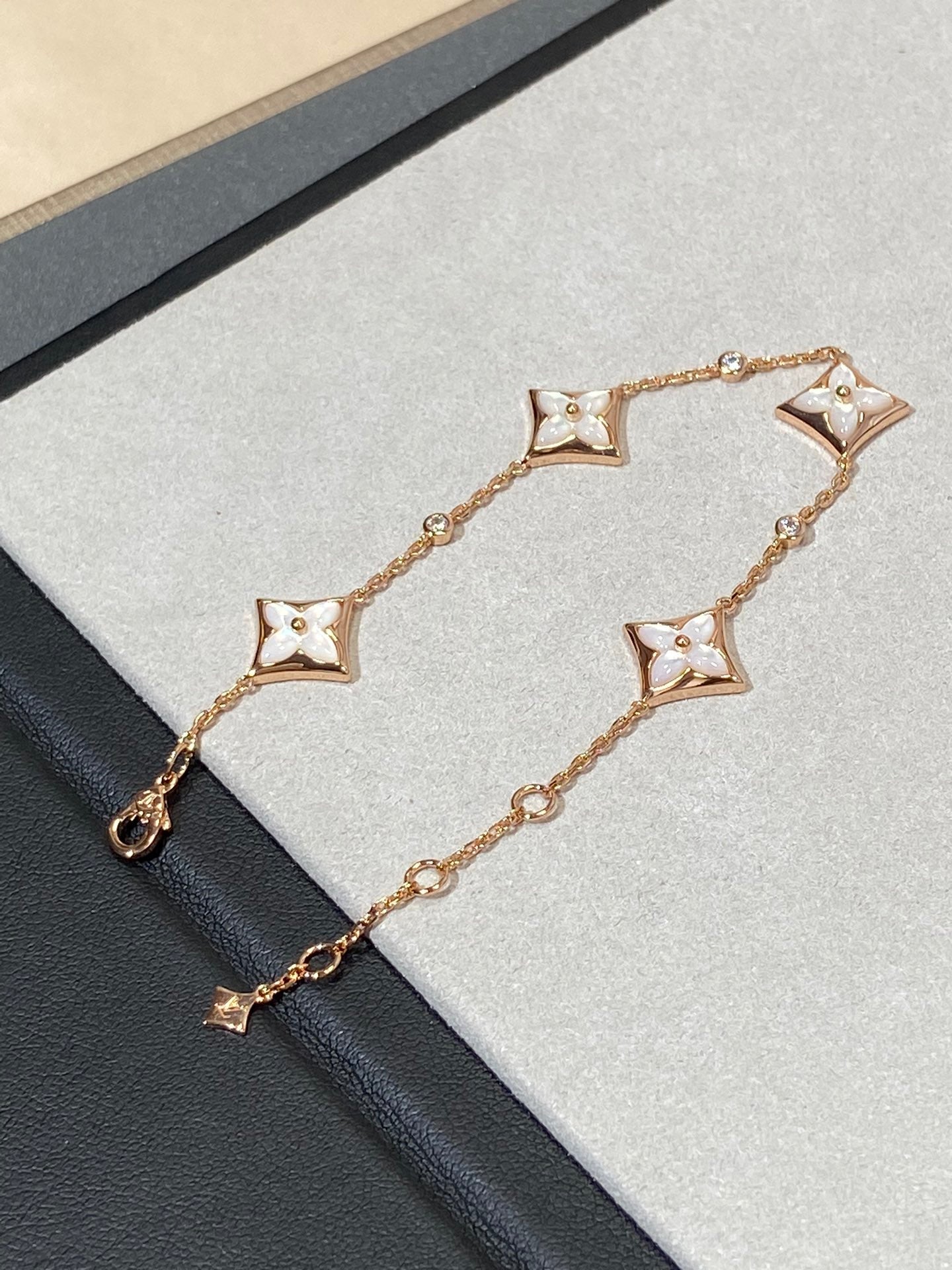[baslovejewels]STAR 4 MOTIF MOP DIAMOND PINK GOLD BRACELET