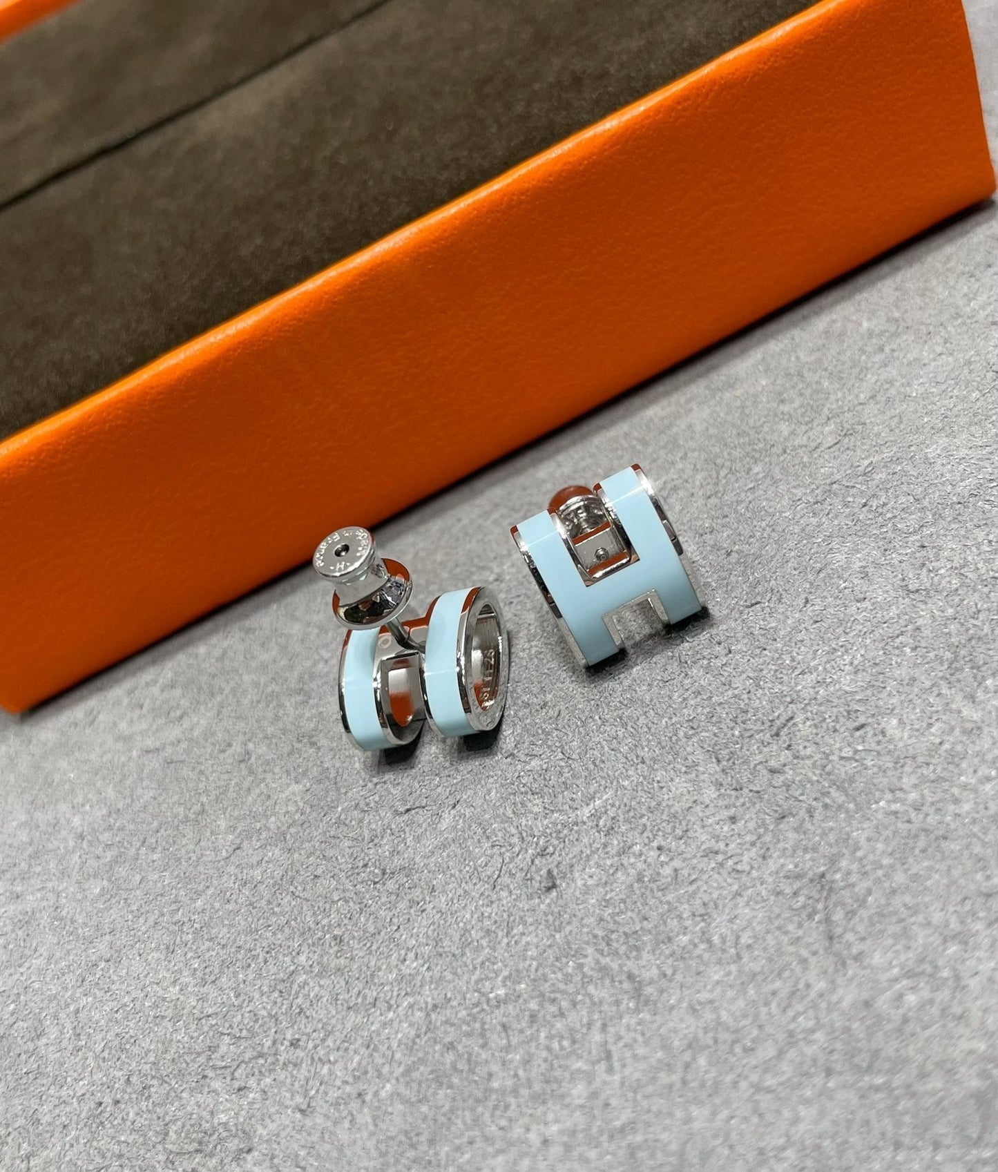 [baslovejewels]POP H SKY BLUE STUD EARRINGS