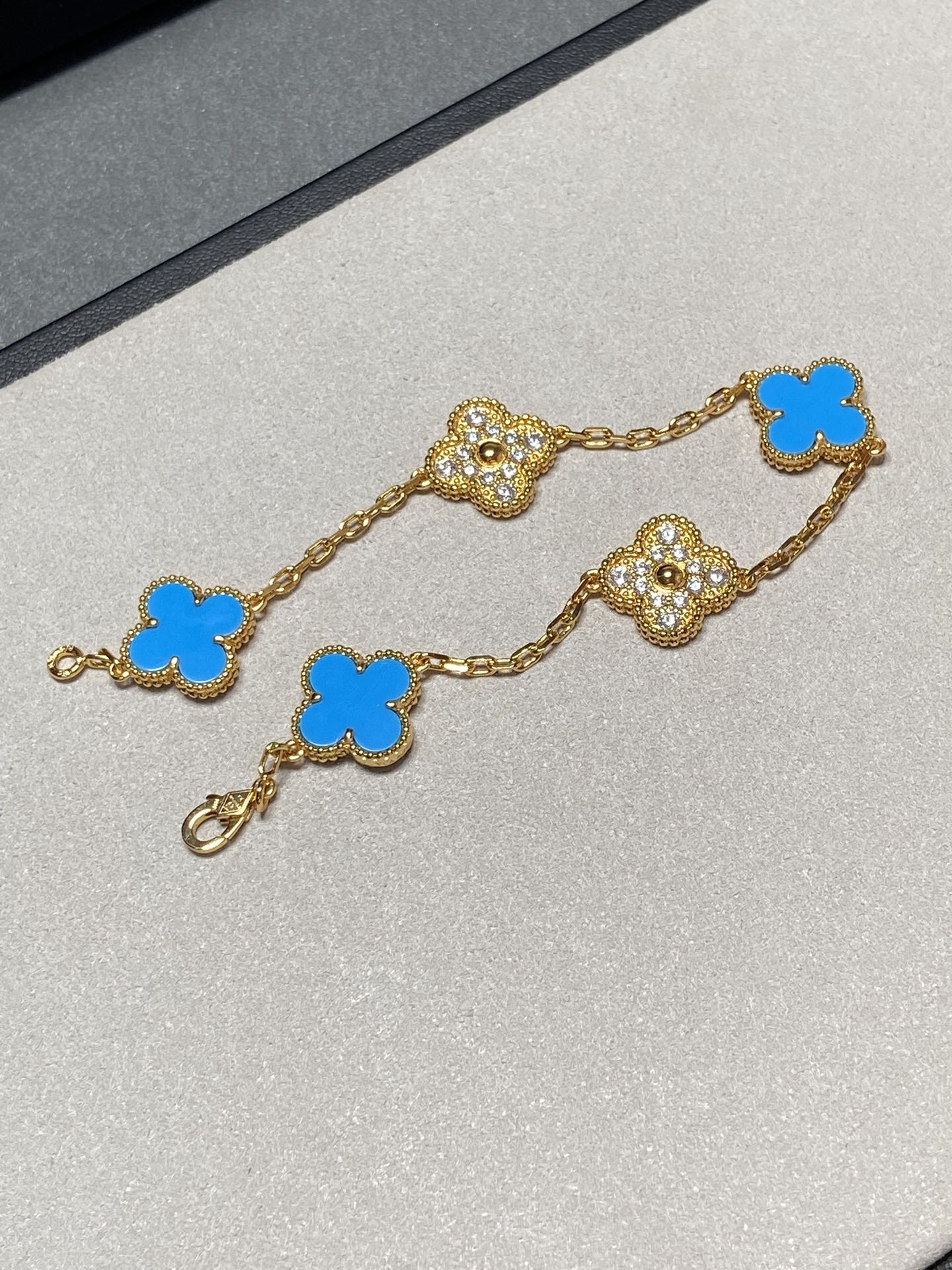 [baslovejewels]CLOVER 5 MOTIF BLUE CHALCEDONY DIAMOND GOLD BRACELET
