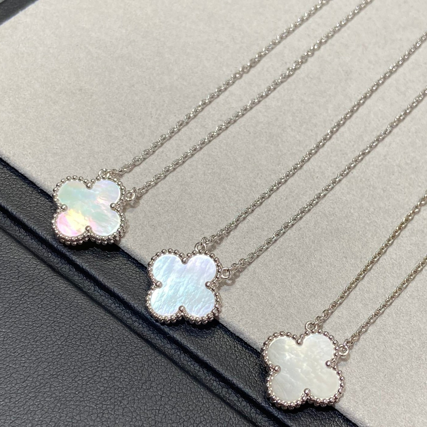[basloveJW]CLOVER MEDIUM SILVER WHITE MOP NECKLACE