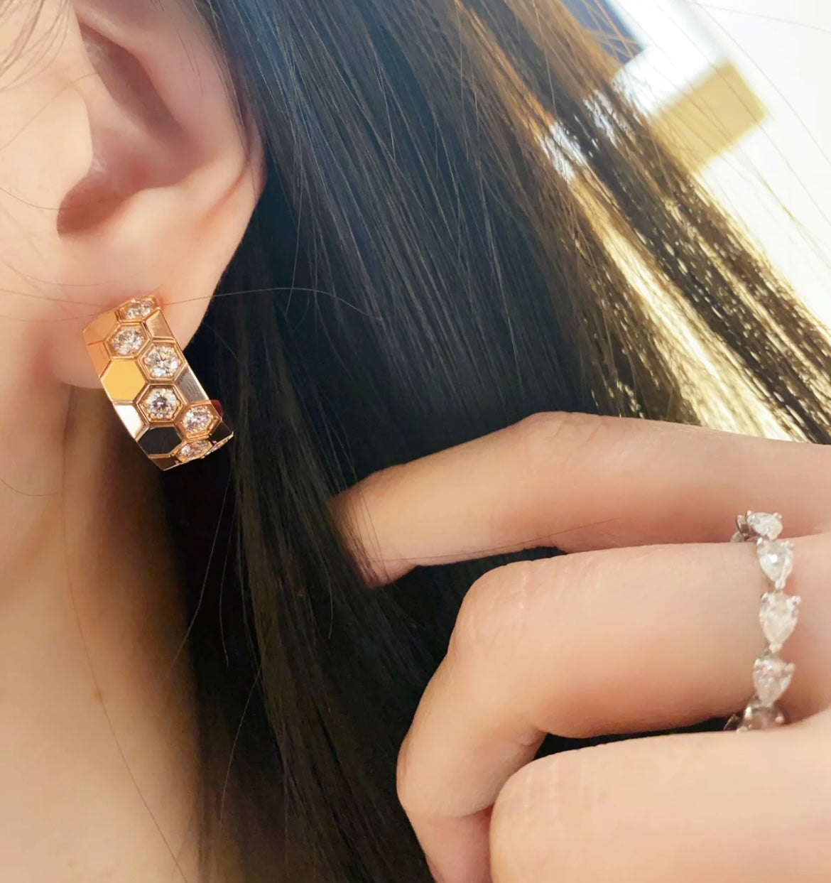 [baslovejewels]BEE LOVE DIAMOND HOOP EARRINGS