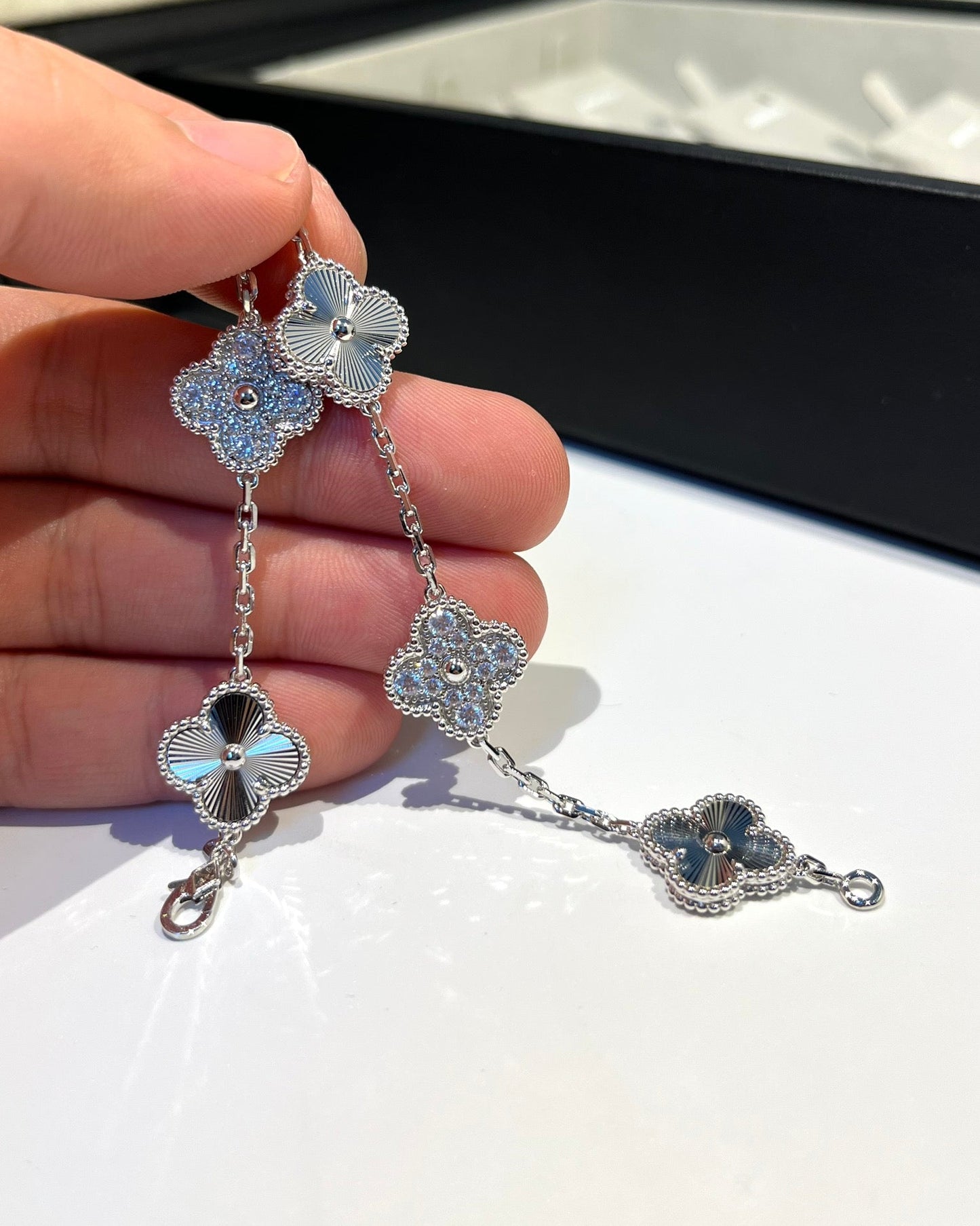 [baslovejewels]CLOVER 5 MOTIF SILVER DIAMOND BRACELET