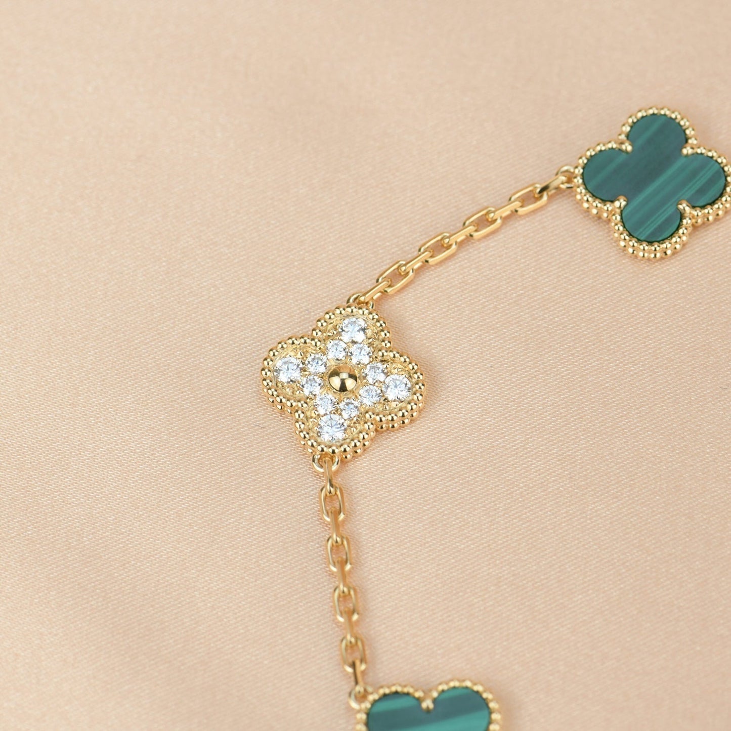 [baslovejewels]CLOVER  5 MOTIF MALACHITE DIAMOND BRACELET