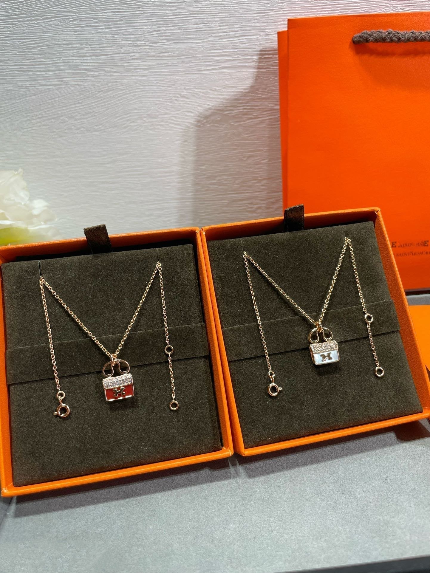 [baslovejewels]H CIRCE MOISSANITE PENDANT NECKLACE GOLD