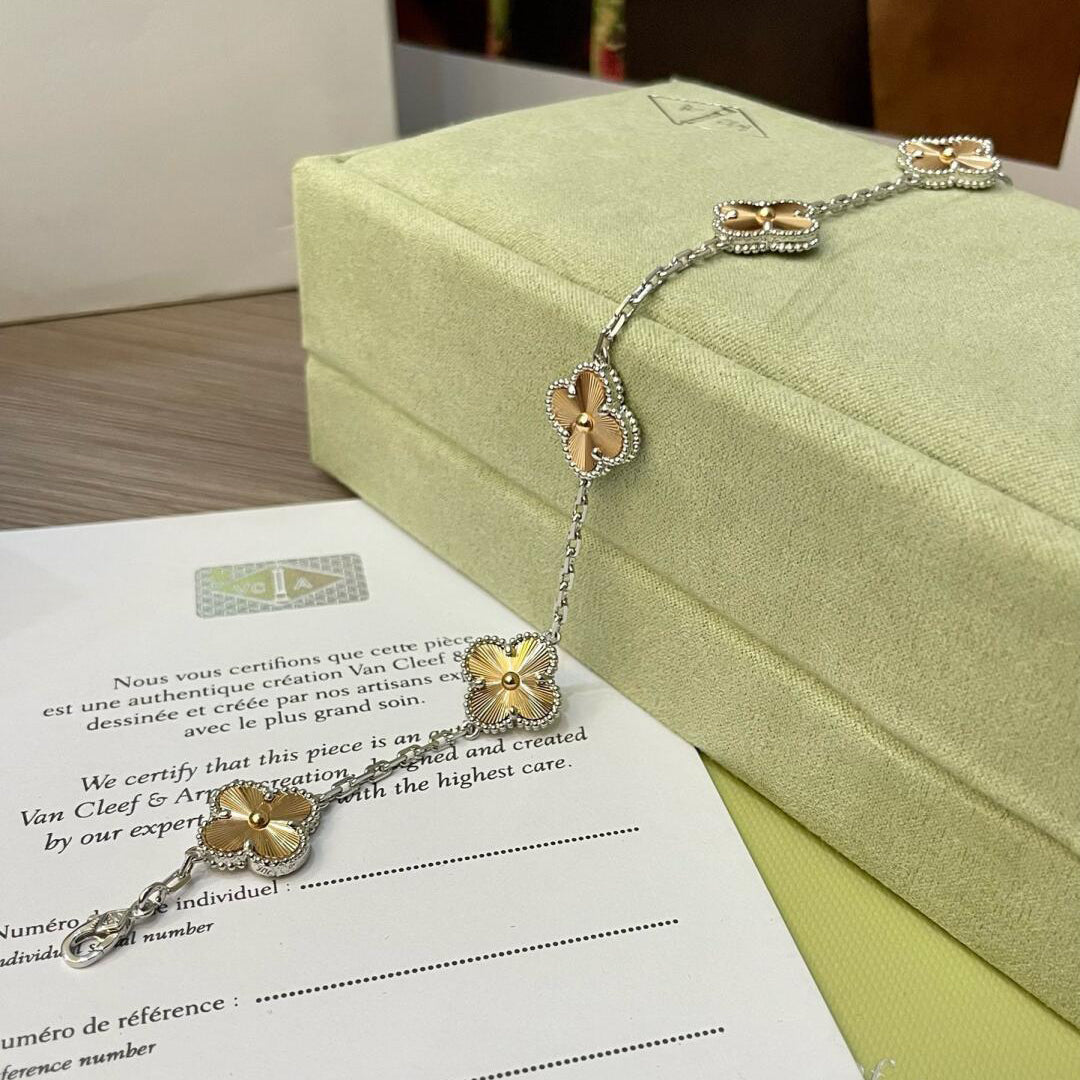 [baslovejewels]CLOVER  5 MOTIFS  CHRISTMAS LIMITED EDITION BRACELET