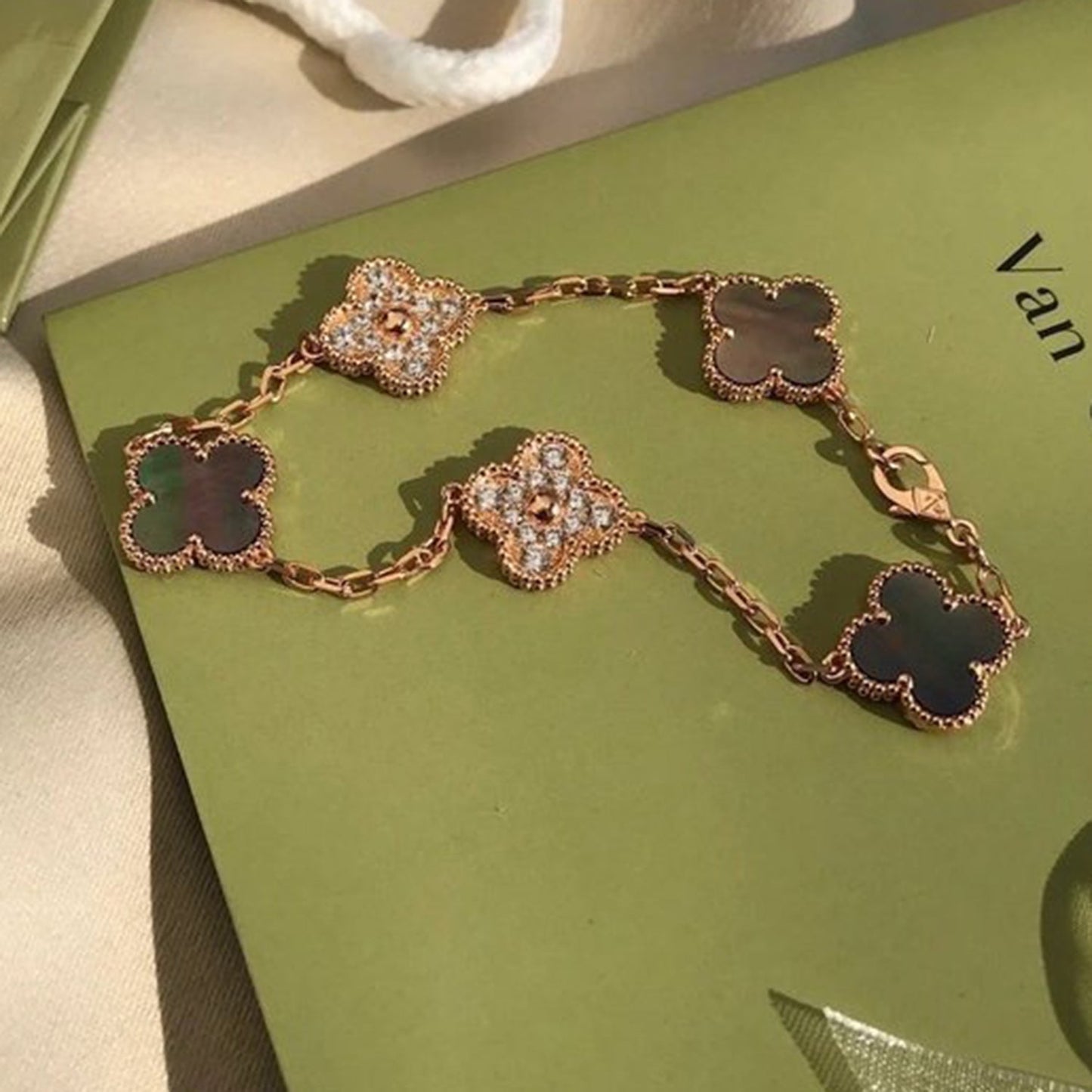 [baslovejewels]CLOVER 5 MOTIF GRAY MOP DIAMOND BRACELET